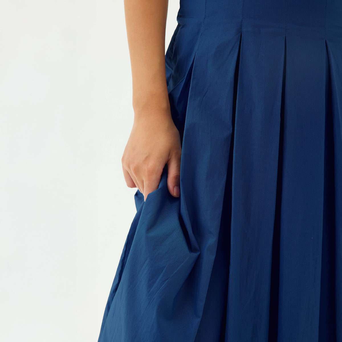 Poplin V-Neck Box Pleat Midi Dress | Blue