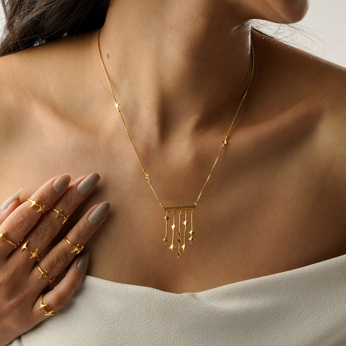 Iris Neckpiece