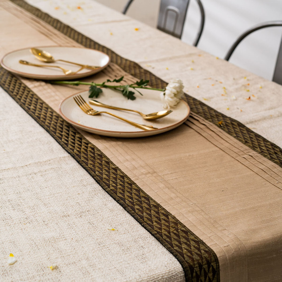 Tema de Brook Handwoven Table Runner
