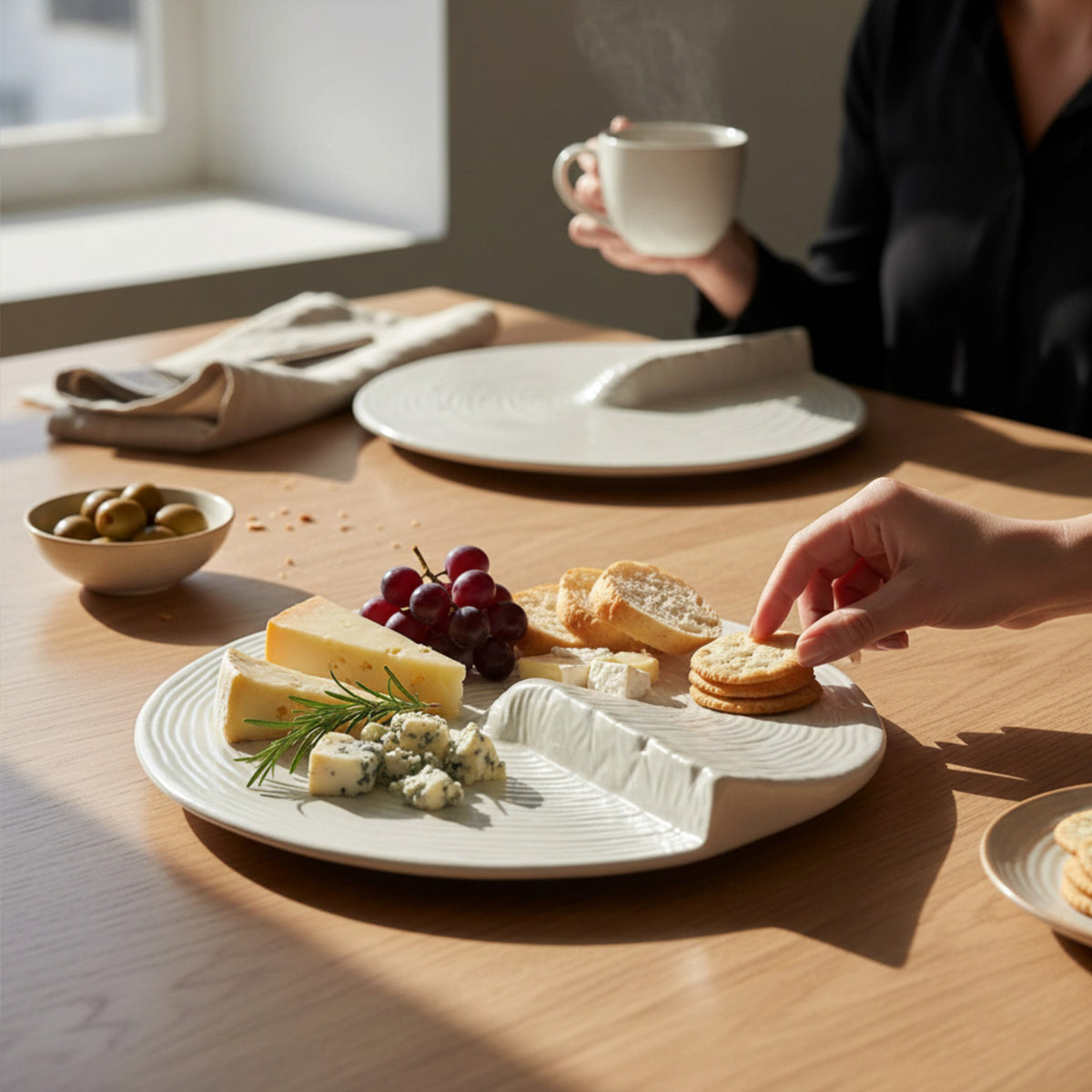 Arctic White Crest Plate