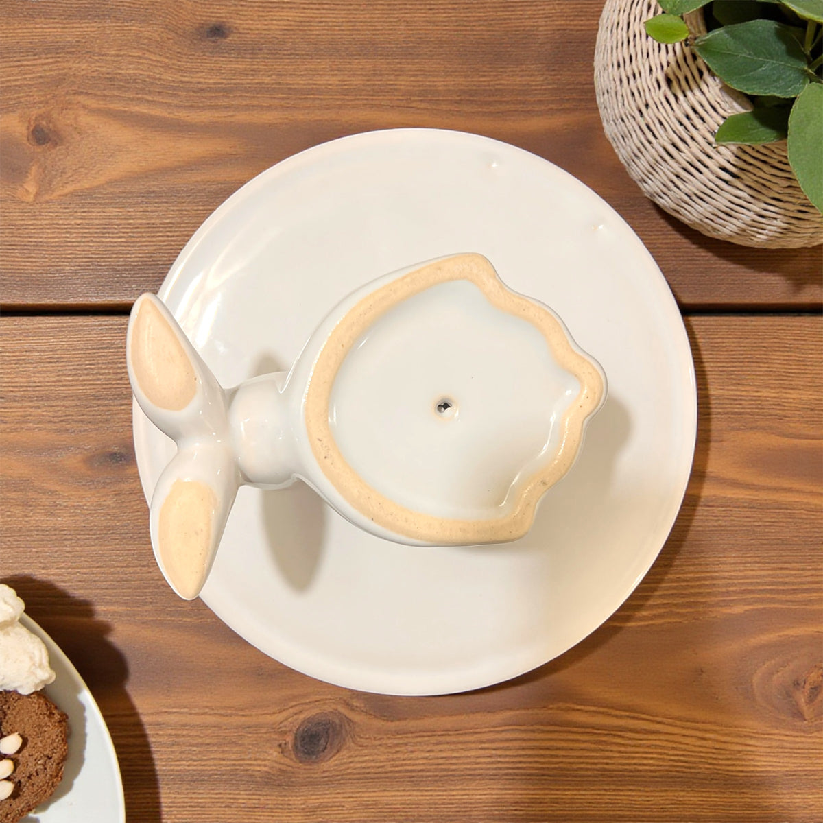 Lazing Bunny Cake Stand